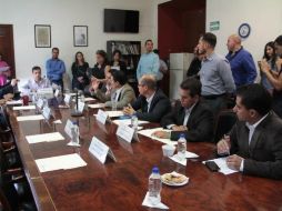 Hernán Cortés Berumen (i) afirma que estos cambios son el resultado de un consenso entre las fracciones. TWITTER / @LegislativoJal