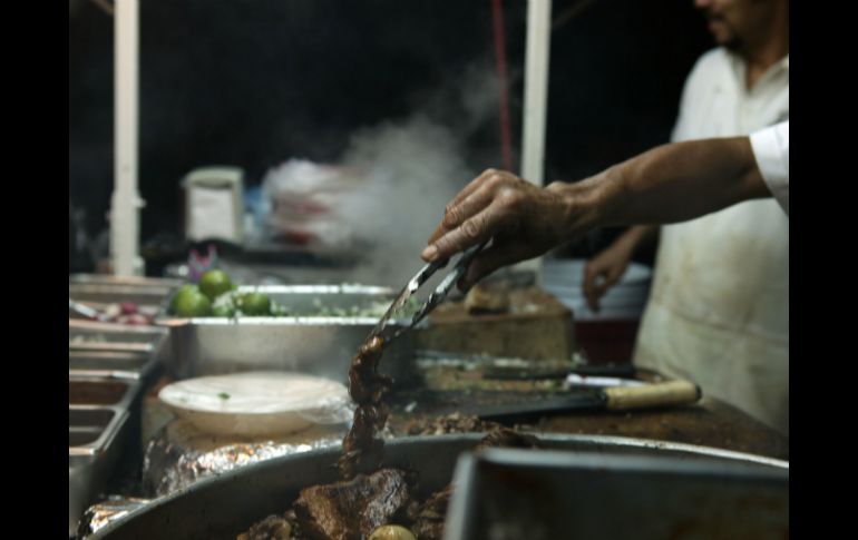 Especialista piden a la ciudadanía evitar comer en la calle. EL INFORMADOR / ARCHIVO