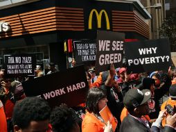 En Albany, Nueva York, unas 150 personas marcharon y se congregaron frente a un McDonald's. AFP /  S. Platt