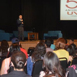 Necesario, generar oportunidades para jóvenes: Martínez Mora