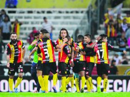 El primer uniforme de los Leones Negros ha quedado prácticamente en el olvido, ya que por cábala prefieren utilizar el totalmente negro MEXSPORT / A. Macías