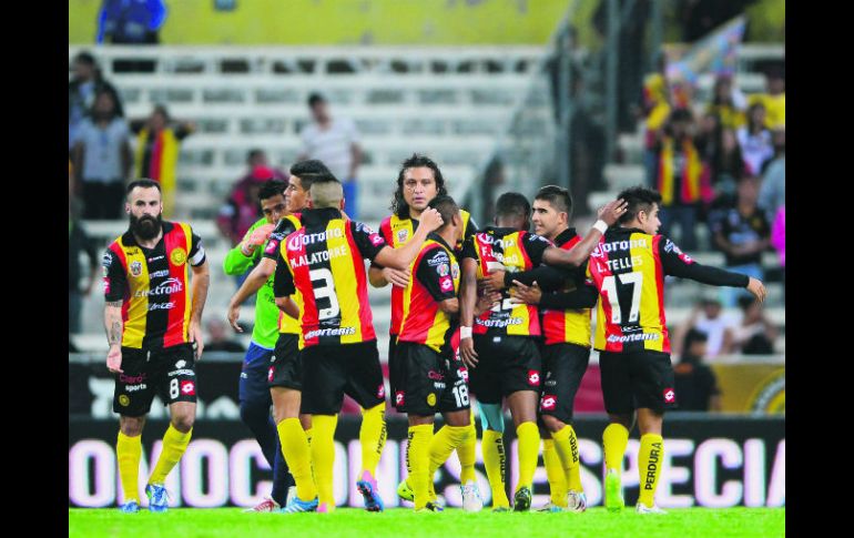 El primer uniforme de los Leones Negros ha quedado prácticamente en el olvido, ya que por cábala prefieren utilizar el totalmente negro MEXSPORT / A. Macías