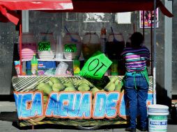 Una de las formas de transmisión es consumir alimentos preparados por personas que no se lavaron las manos después de ir al baño. EL INFORMADOR / ARCHIVO