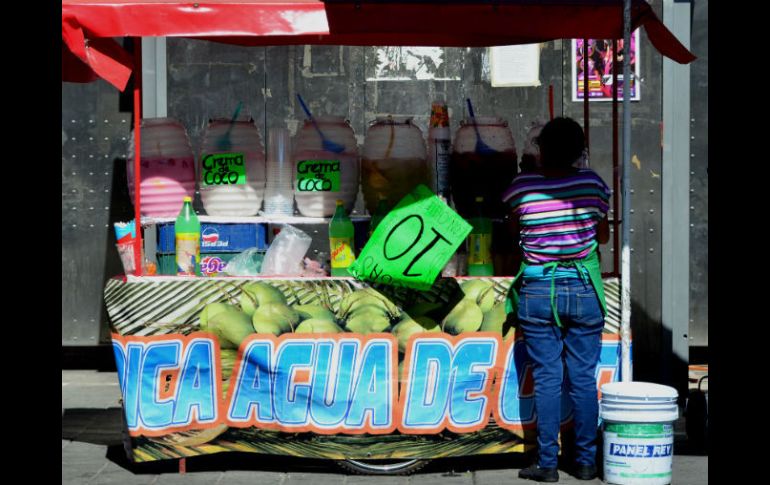 Una de las formas de transmisión es consumir alimentos preparados por personas que no se lavaron las manos después de ir al baño. EL INFORMADOR / ARCHIVO