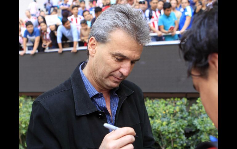 De la Torre informa que a Marco Fabián aún le quedan seis meses de contrato. EL INFORMADOR / ARCHIVO