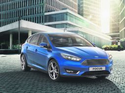 El Ford Focus 2015 ofrece un diseño exterior diferente, los cambios más notables son la parrilla y los faros de niebla rectangulares. ESPECIAL / MediaFord