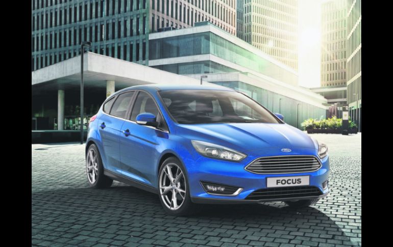 El Ford Focus 2015 ofrece un diseño exterior diferente, los cambios más notables son la parrilla y los faros de niebla rectangulares. ESPECIAL / MediaFord