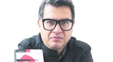 León Plascencia Ñol mostró en la Casa Taller José Clemente Orozco cómo dio forma a un libro que lo representa casi por completo. EL INFORMADOR / M. Vargas