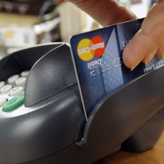 Uso de tarjetas departamentales generan problemas en el consumidor