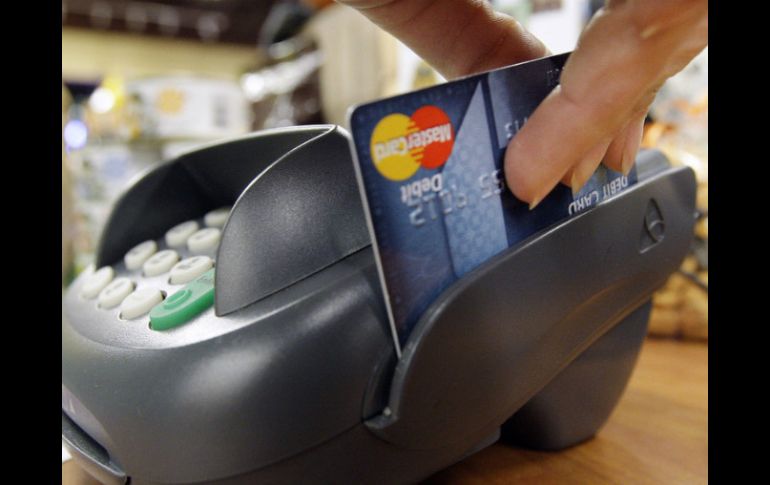 Las tarjetas departamentales son el producto financiero más utilizado por la población con 72.2 por ciento. EL INFORMADOR / ARCHIVO