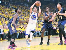 IMPARABLE. Stephen Curry anotó 24 puntos y dio una actuación digna del MVP de la NBA. AFP /