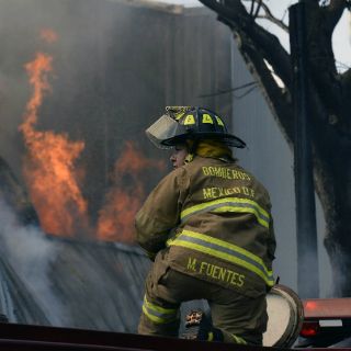 Incendio en bodegas de cervecería sólo deja daños materiales