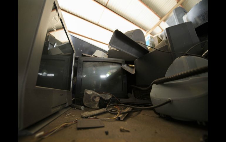Para 2018 cuando la población mundial sea de siete mil 400 millones de personas, cada uno generara 6.7 kg de basura electrónica. EL INFORMADOR / ARCHIVO