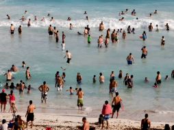 El exhibicionista es el vacacionista que anda por ahí con casi nada de ropa y es bastante molesto. NTX / ARCHIVO