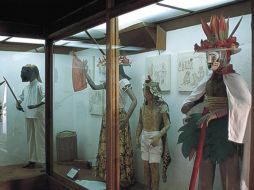 La muestra recopila principalmente indumentarias y registros de bailes prehispánicos, así como objetos cotidianos. ESPECIAL / mexicodesconocido.com