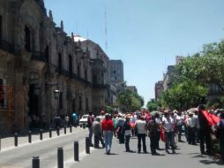 Antorchistas se instalarán en un plantón permanente frente al Palacio de Gobierno hasta retomar el diálogo con autoridades. EL INFORMADOR / A. Navarro