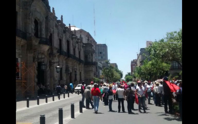 Antorchistas se instalarán en un plantón permanente frente al Palacio de Gobierno hasta retomar el diálogo con autoridades. EL INFORMADOR / A. Navarro