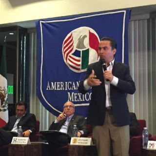 Empresarios exponen preocupaciones a candidatos