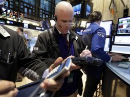 El compuesto Nasdaq ascendió 62 puntos a cuatro mil 994. AP / R. Drew