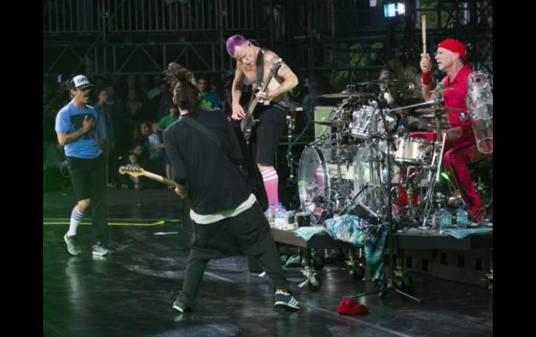 El guitarrista de la banda dice estar ansioso por tocar ahí en un gran concierto que complazca a todos sus fans. TWITTER / @ChiliPeppers