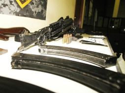 En el lugar de los hechos fueron aseguradas tres armas AK-47, un rifle AR-15 y dos armas cortas calibres 40 y nueve milímetros. EL INFORMADOR / ARCHIVO