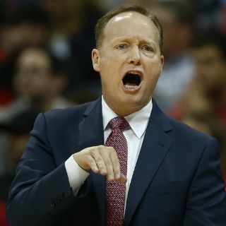 Mike Budenholzer es el entrenador del año en la NBA