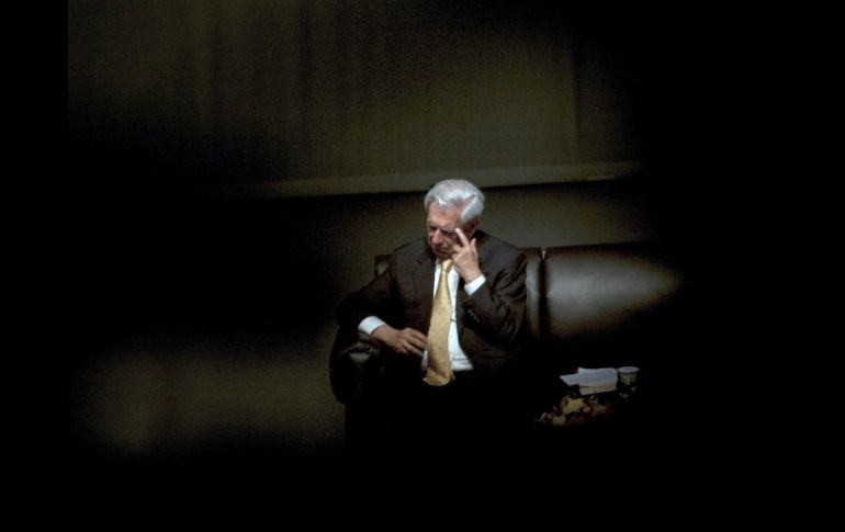 'Fíjense en los casos de los países totalitario, la literatura clandestina siempre ha tenido una venta que permite respirar' aseguró. AFP / J. Aguilar