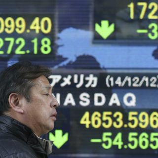 Japón logra en marzo su primer superávit comercial