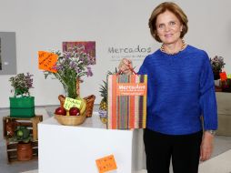 El formato, fotografías y los evocadores textos logran transportar al lector a los mundos que encierran los mercados. EL INFORMADOR / P. Franco