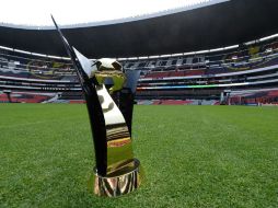 El trofeo de la Concachampions en el Estadio Azteca, donde ya no hay boletos disponible para hoy. MEXSPORT / D. Leah