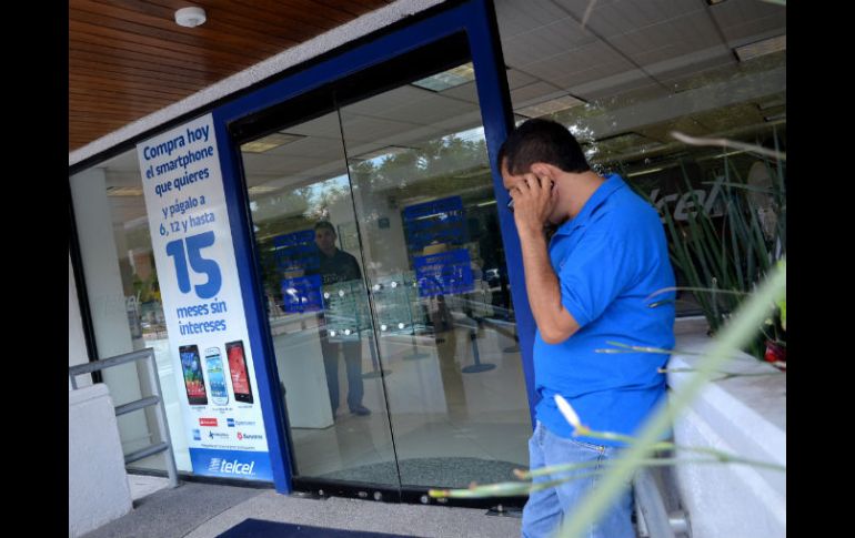 Para compensar, América Móvil optó por una baja a los subsidios de los equipos que comercializa en esquemas de pospago. EL INFORMADOR / ARCHIVO