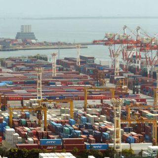 Baja del precio del petróleo reanima a los puertos