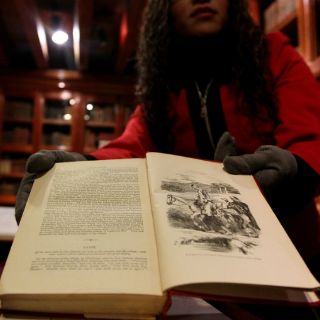 Conmemorando su centenario, realizan copian a mano de 'El Quijote'