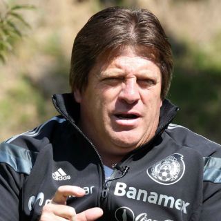 Héctor Moreno recibe visita de Miguel Herrera