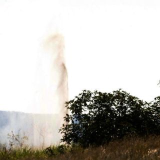 Explota camioneta que recolectaba combustible en Tabasco