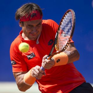 David Ferrer y Kei Nishikori avanzan en Barcelona