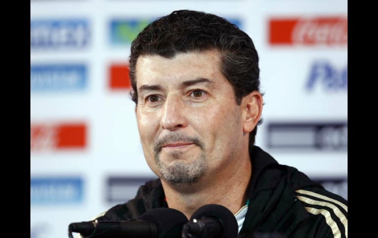 De la Torre aclara que no ha tenido mucho contacto con el 'Chicharito'. NTX / ARCHIVO