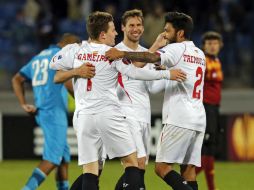 Los jugadores del Sevilla celebran su pase a la siguiente etapa del torneo. EFE / A. Maltsev