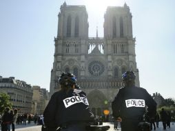 La catedral de Notre Dame de París ya tienen un dispositivo especial de vigilancia integrado por soldados armados. AP / Binta