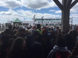 Imagen de un visitante en el momento en el que estaba esperando para ser evacuado del sitio. TWITTER / @flyingtigers