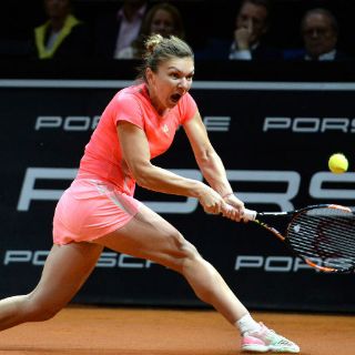 Halep y Wozniacki chocarán en semifinales de Stuttgart