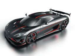 Aerodinámica. La construcción de este bólido incluye alerones móviles, lo que mejora su desempeño a alta velocidad. ESPECIAL / Koenigsegg
