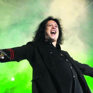 Cuca sopla las velas de los 25