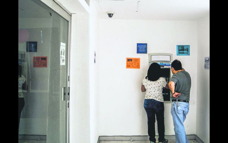 Afectación. Más de 130 mil jaliscienses no tienen acceso a bancos ni cajeros en 23 municipios. EL INFORMADOR /