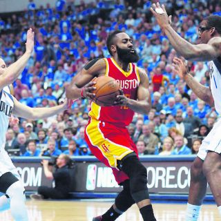 Houston pone contra las cuerdas a Dallas