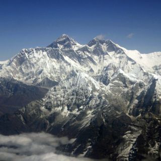 Avalancha en el Everest provocada por sismo en Nepal deja diez muertos