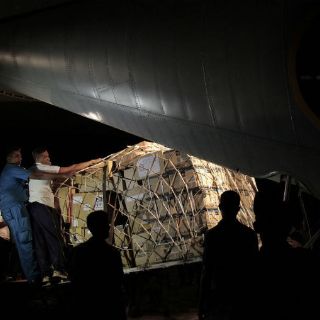 Confirman mil 805 muertes por terremoto en Nepal