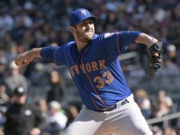 Matt Harvey, pitcher ganador, estuvo a un out de lanzar juego completo. AP / B. Kostroun