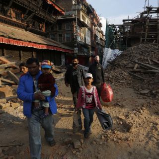 Cifra de muertos en terremoto de Nepal alcanza los dos mil 357