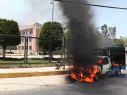 Con dos vehículos destruyeron el ventanal principal de acceso a la sala de sesiones. SUN / C. Blanquet